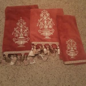 Avanti linens -towels set